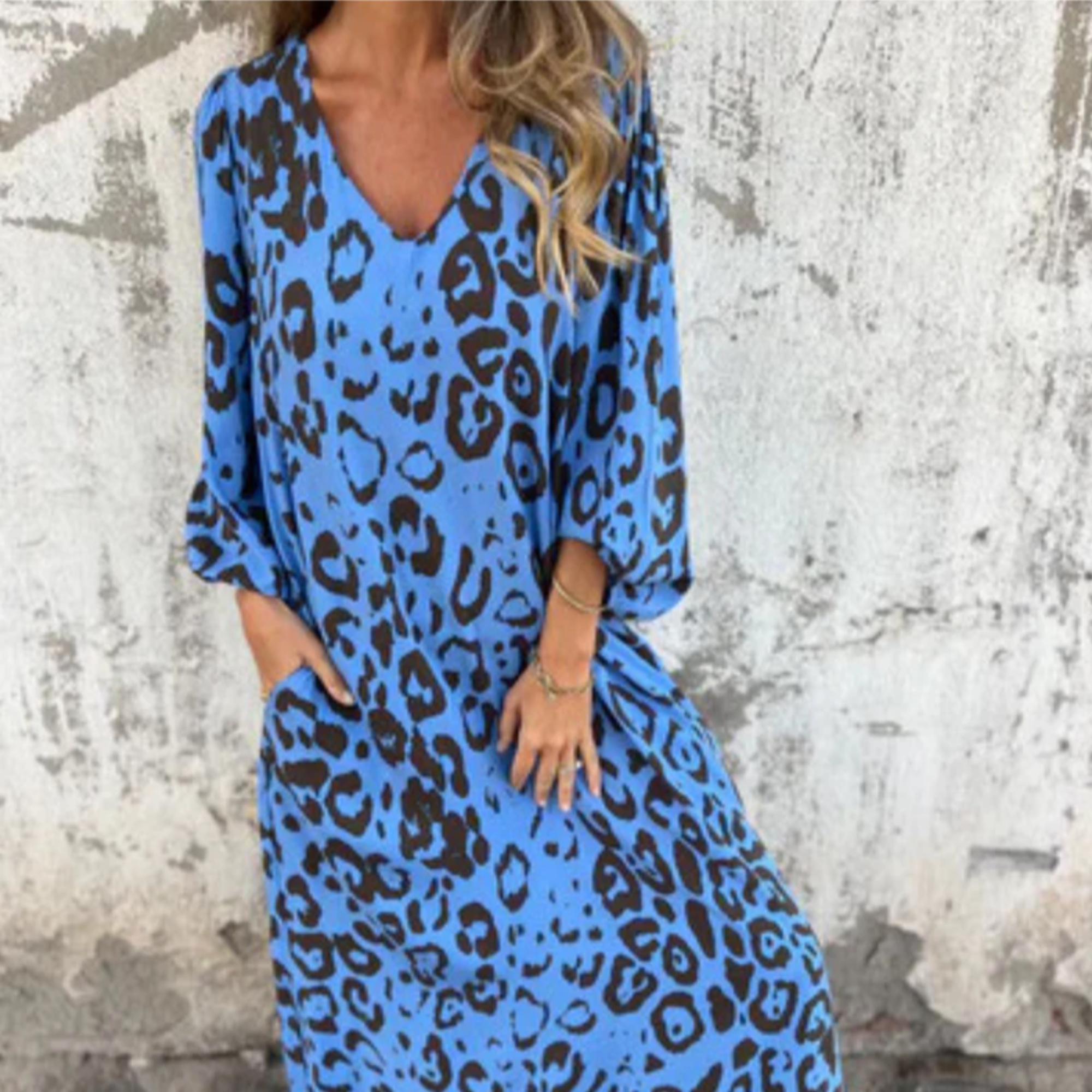 Women's blue leopard print maxi dress with V-neck and flowing skirt