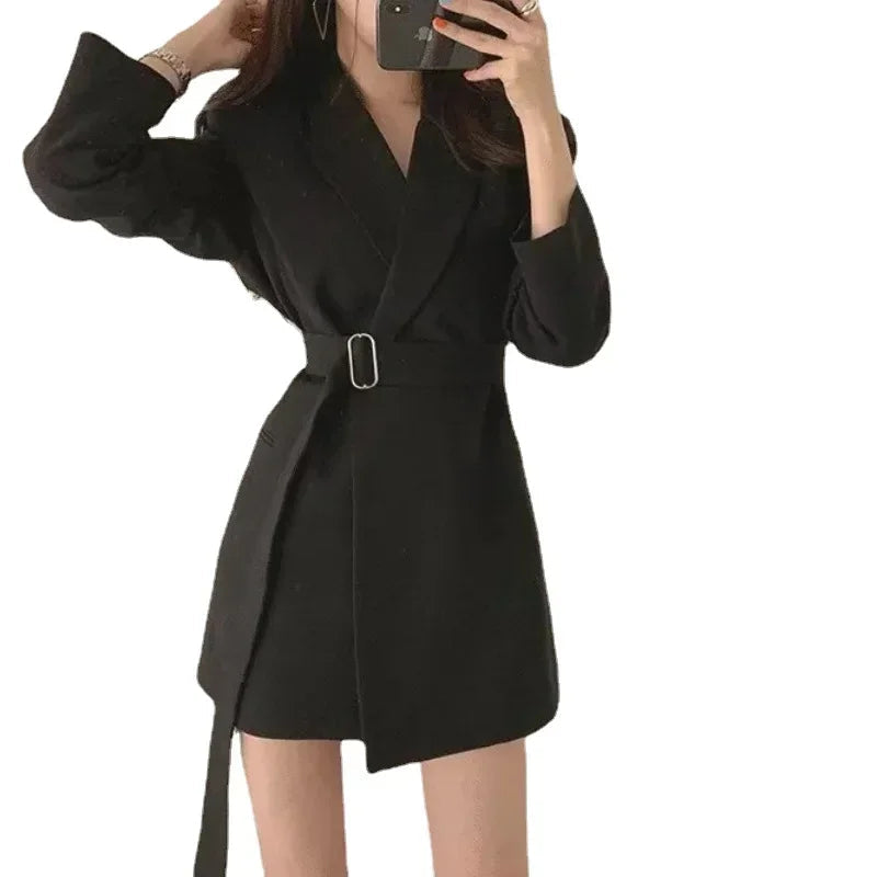 Women's Tailored Single-Breasted Blazer in Black